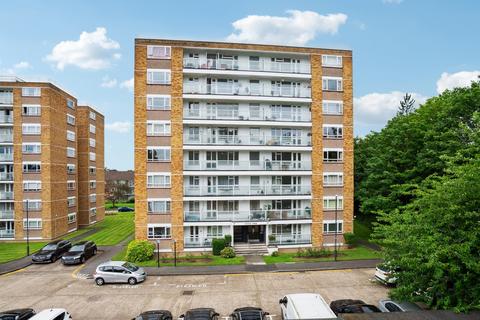 3 bedroom apartment for sale, Dove Park, Hatch End, Pinner HA5