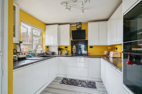 3 bedroom apartment for sale, Dove Park, Hatch End, Pinner HA5