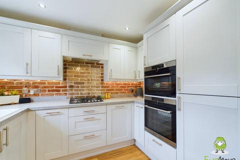 24 Upper Stroud Close, Chineham, Basingstoke, RG24 8EG