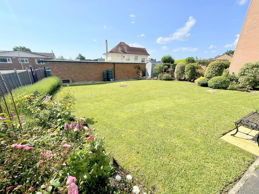 64 Longfleet Road, Poole, BH15 2 bed flat for sale £235,000