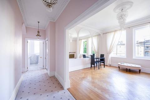 1 bedroom flat for sale, Addison Road, Holland Park, London, W14