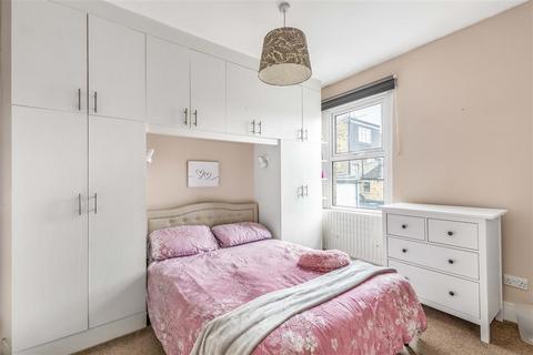 1 bedroom flat for sale, Lacy Road, SW15