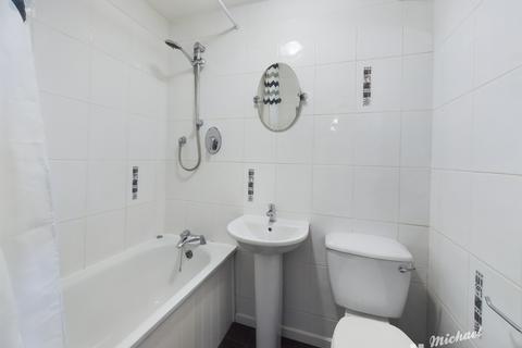 1 bedroom maisonette for sale, Larch Close, Aylesbury, Buckinghamshire