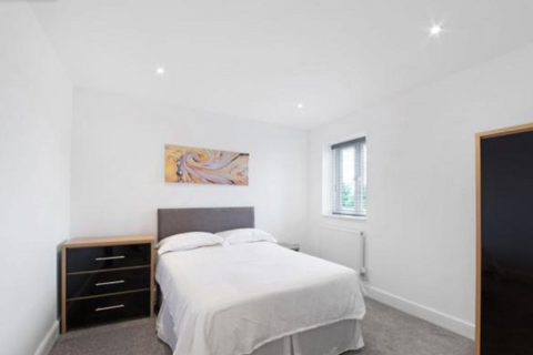 4 bedroom flat to rent, Mitcham Road, London SW17