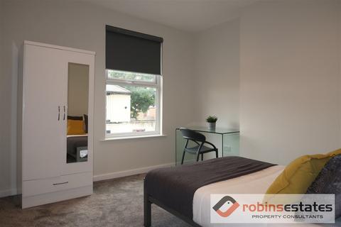 2 bedroom terraced house to rent, Lonsdale Road, Nottingham, NG7 3DU