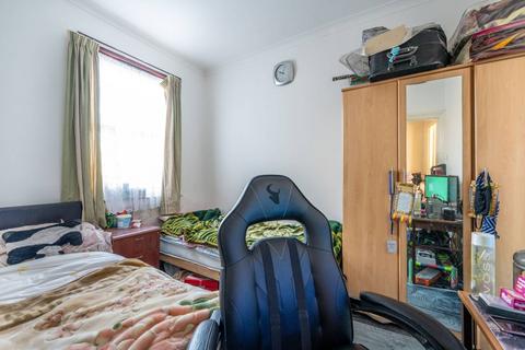 3 bedroom terraced house to rent, Clarendon Road, E17, Walthamstow, London, E17