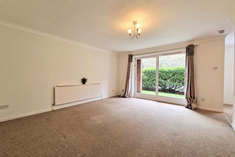 2 bedroom flat to rent, Darlington Court, Broomwood Gardens, Brentwood