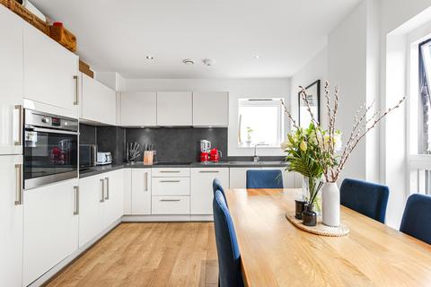2 bedroom apartment for sale, Bedford Road, SW4