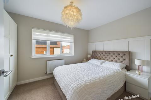 2 bedroom semi-detached house for sale, Field Rose, Weston Turville, Aylesbury