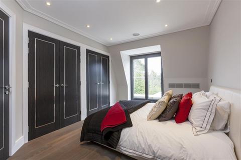 2 bedroom flat to rent, Portsmouth Road, Esher, Surrey, KT10