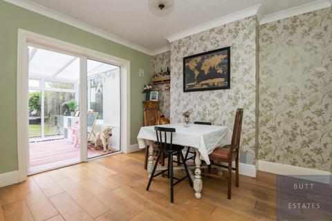 11 Broom Close, Exeter, EX2 5JF