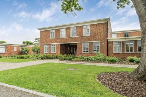 3 bedroom terraced house for sale, Orchard Square, Caversfield, OX27