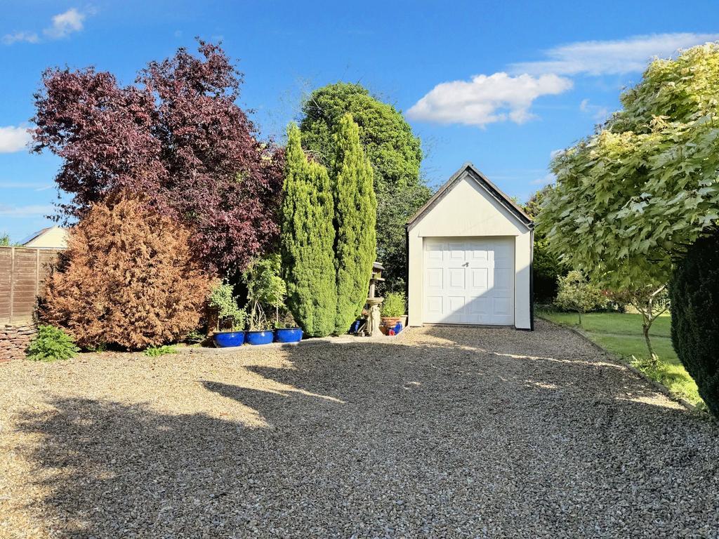 Iron Acton, Bristol BS37 4 bed detached house for sale £790,000