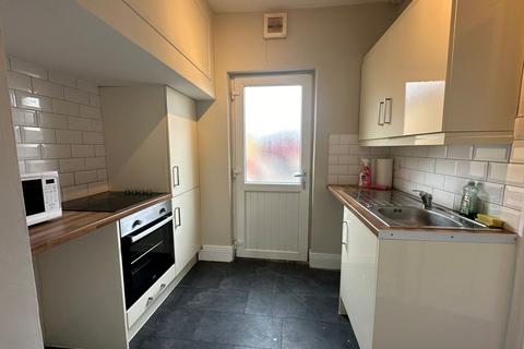 2 bedroom flat to rent, Laing Grove, Wallsend NE28