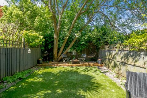 6 Lee Mews, 226 Croydon Road, Beckenham, BR3 4DL