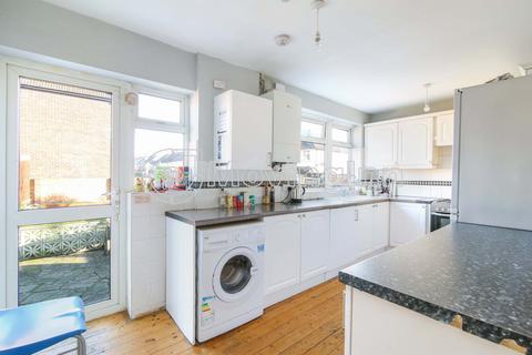 1 bedroom in a house share to rent, Lonsdale Road, South Norwood, SE25