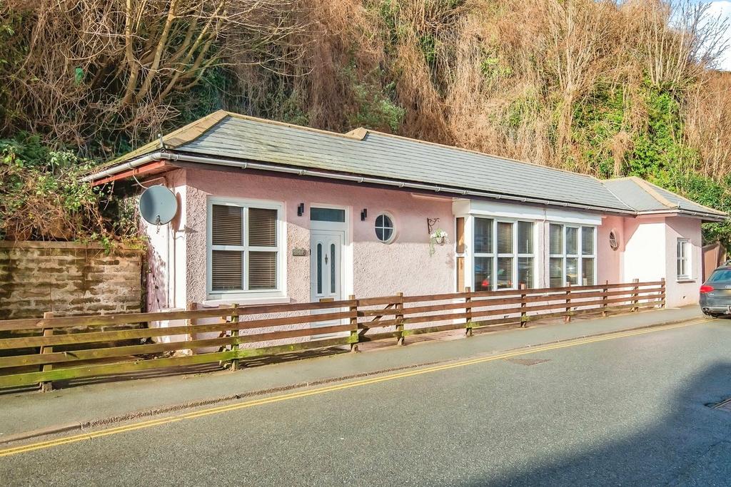 The Strand, Saundersfoot SA69 2 bed detached bungalow for sale £270,000