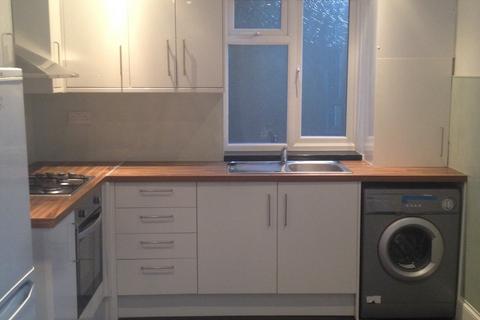 3 bedroom end of terrace house to rent, South Norwood, SE25