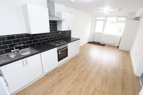 2 bedroom apartment to rent, Clarence Road, Leicester LE19
