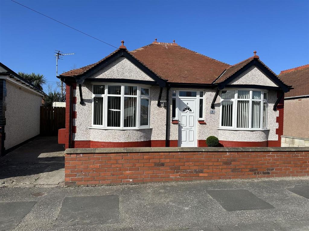 Oakwood Road, Rhyl, LL18 2 bed detached bungalow £850 pcm (£196 pw)