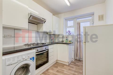 2 bedroom flat to rent, Brewster Road, London E10
