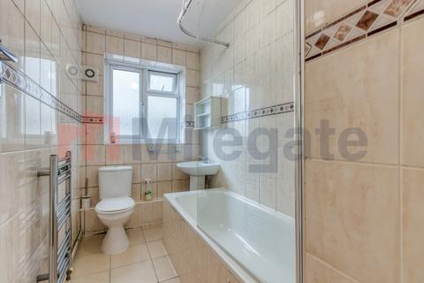 2 bedroom flat to rent, Brewster Road, London E10