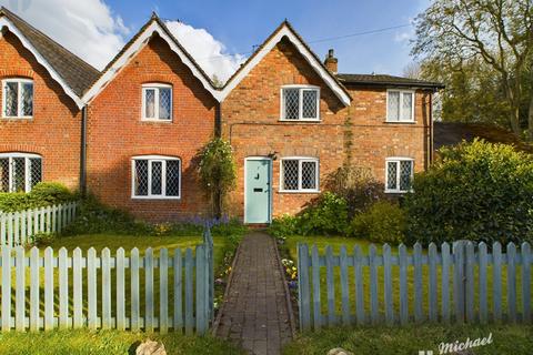 2 bedroom cottage for sale, Crafton, Leighton Buzzard