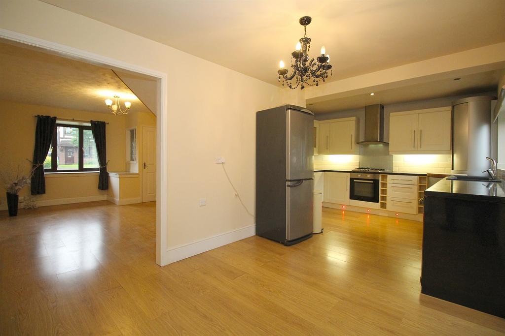 Kitchen / Lounge
