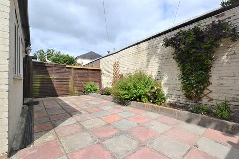 2 bedroom semi-detached house to rent, Station Road, Bexhill-on-Sea, TN40