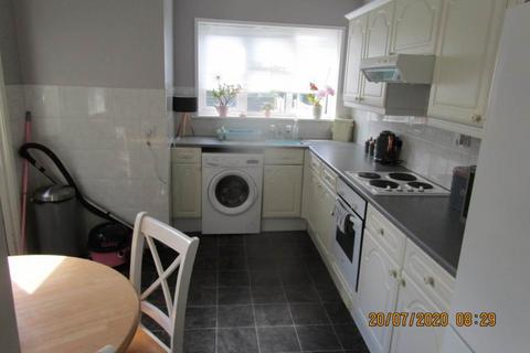 2 bedroom terraced house to rent, Fernbrook Avenue, Southend On Sea