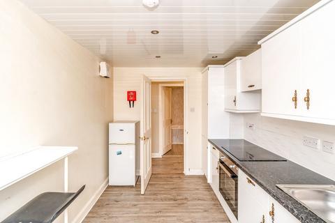 55/15 Caledonian Crescent, Edinburgh, EH11 2AT