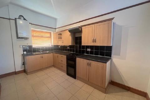 2 bedroom end of terrace house for sale, Whitfield Street, Cleckheaton, West Yorkshire. BD19 3PD