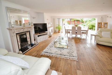 248a Southend Road, Stanford-le-hope, SS17 7AG