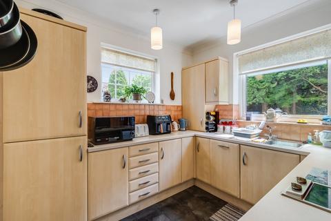 2 bedroom flat for sale, Bolling Road, Ilkley, West Yorkshire, LS29