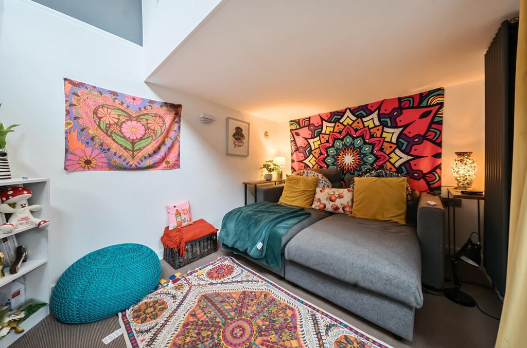 Bedroom 2/Lounge