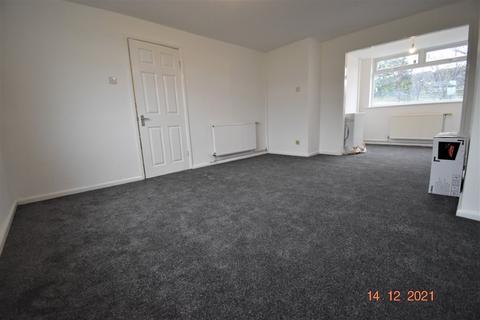 3 bedroom semi-detached house to rent, Tatton Drive, Ashton-in-makerfield