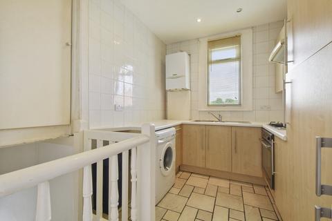 3 bedroom apartment to rent, A, Temple Road, Cricklewood, NW2
