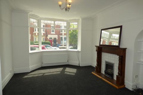 3 bedroom terraced house to rent, Biddlestone Road, Heaton