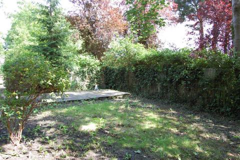 81c Russell Road, Buckhurst Hill, IG9 5QF