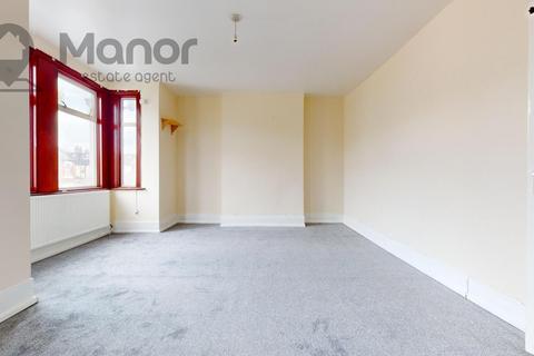 2 bedroom flat to rent, Glencoe Avenue, Ilford, IG2 7AJ