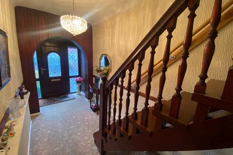 4 bedroom detached house for sale, 38 Meadway, Chadderton