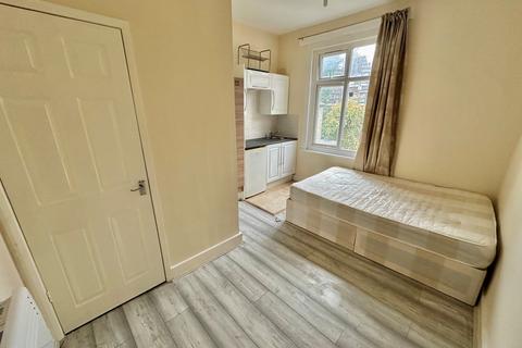 1 bedroom flat to rent, 16 Langham Road, Tottenham