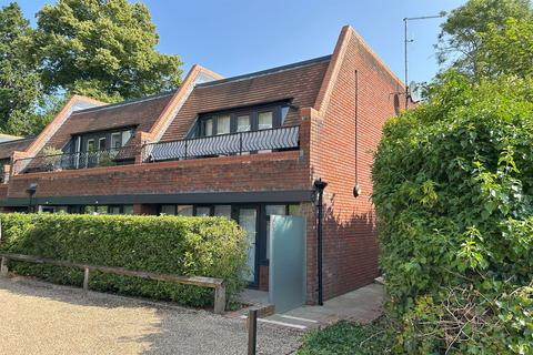 2, Liston House Cromwell Gardens, Marlow, SL7 1BY