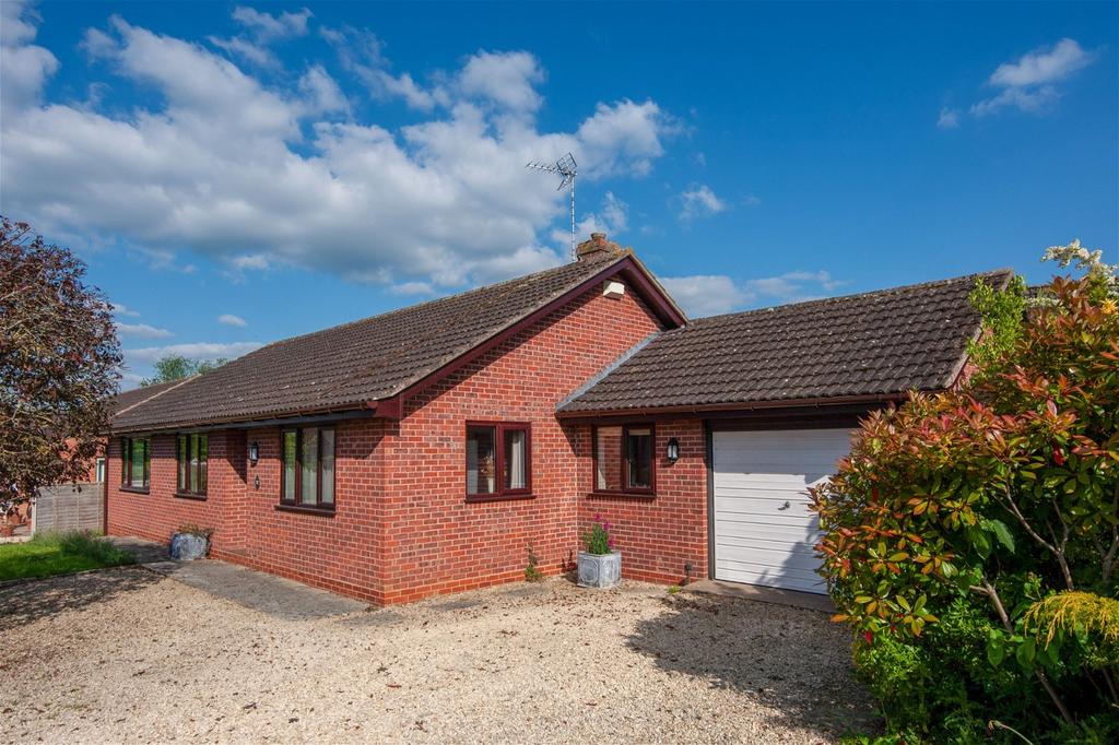 Parsons Close, Shipstononstour... 3 bed detached bungalow for sale £450,000