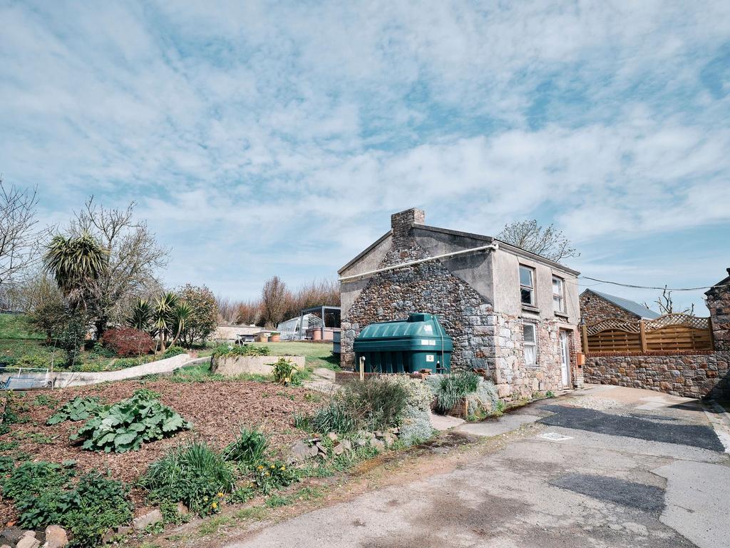 Detached cottage