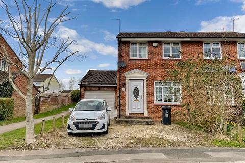 3 bedroom semi-detached house to rent, Grantham Close, Swindon SN5