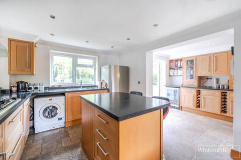 7 Chewter Close, Bagshot, GU19 5ND