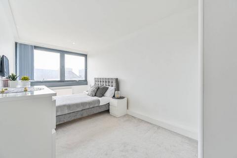 3 bedroom flat to rent, Wye Street, Battersea, London, SW11