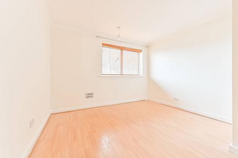 2 bedroom flat to rent, Parkgate Road, Battersea, London, SW11