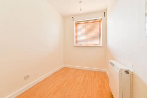 2 bedroom flat to rent, Parkgate Road, Battersea, London, SW11
